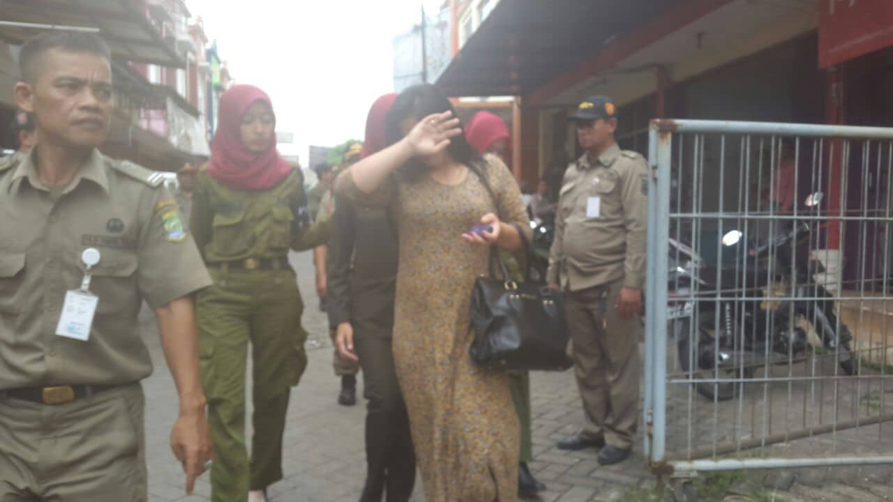 Penyegelan Panti Pijat di Periuk