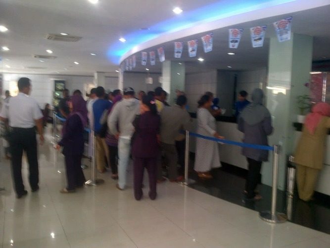 Antrian Nasabah BRI KC Kota Tangerang