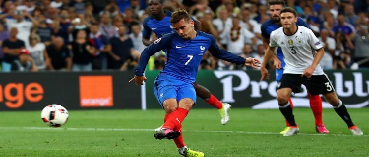 Tendangan Penalti Antoine Griezmann