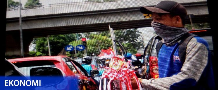 Berkah bagi Pedagang Atribut HUT RI