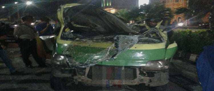 Angkot R14 Tabrakan