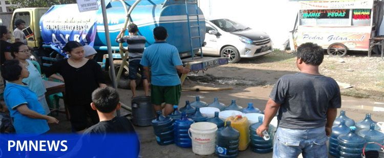 WH Center Sumbang Air Bersih Korban Banjir Serang