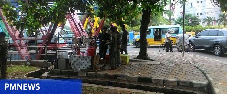 PKL Bandel di Trotoar