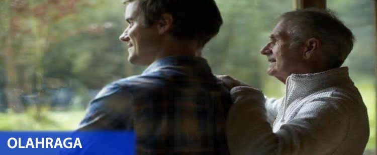 khusus lansia olahraga sambil tertawa