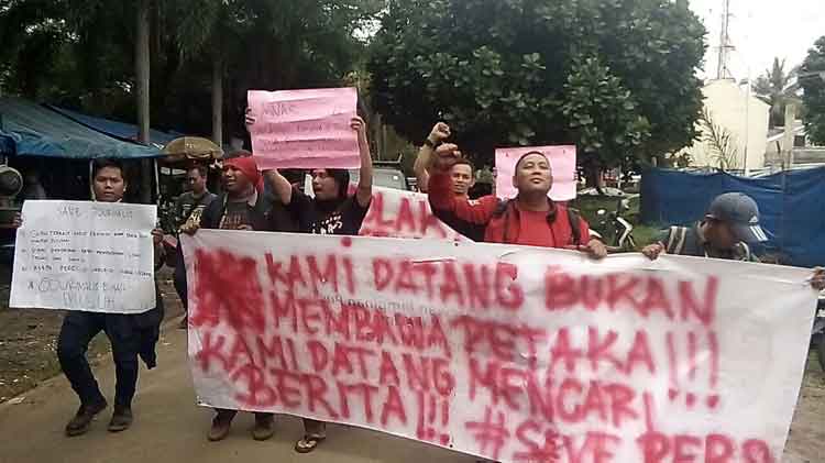 Dindik Tangerang selatan Didemo Wartawan