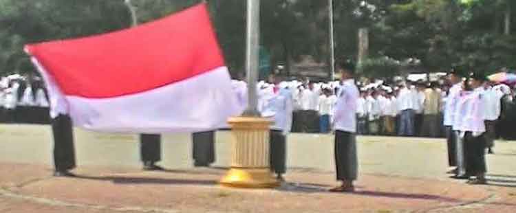 PNS Di Purwakarta wajib mengenakan sarung setiap jumat