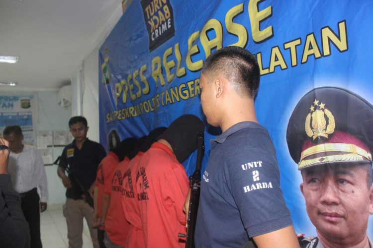 empat pemuda tersangka pemerkosa