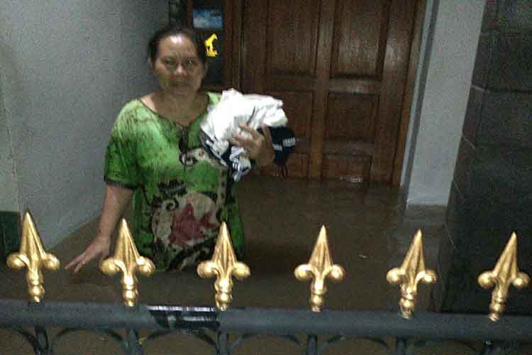 Warga Total Persada Kota Tangerang Kebanjiran