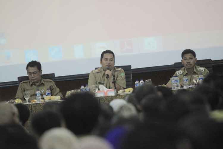 arahan saat rapat evaluasi kewilayahan