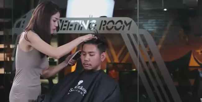 Nitchamon cewek seksi tukang pangkas rambut