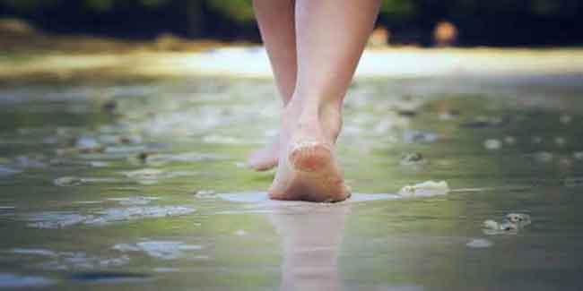 efek berjalan tanpa alas kaki bagi tubuh