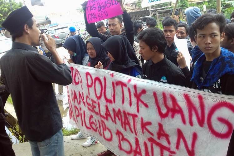 money politik pilkada banten