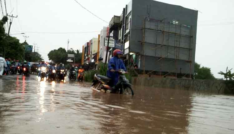 Tangerang beberapa ruas jalan tergenang banjir