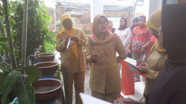 Anggota tim verifikasi adiwiyata