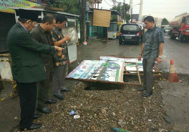 Proyek Galian Pipa PDAM TB