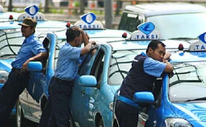 perusahaan taksi konvensional jadi online