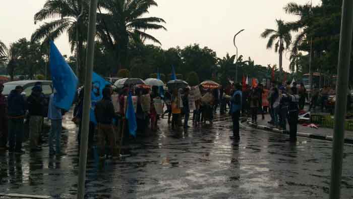 demo buruh dan mahasiswa di Tangerang