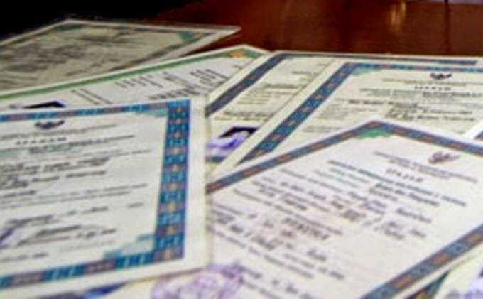 menahan ijazah siswa