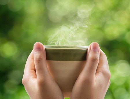 manfaat minum air hangat kesehatan