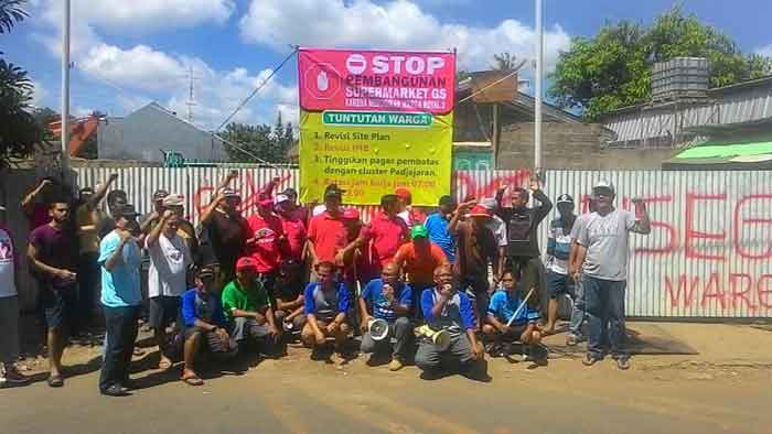 warga protes pembangunan gs supermarket
