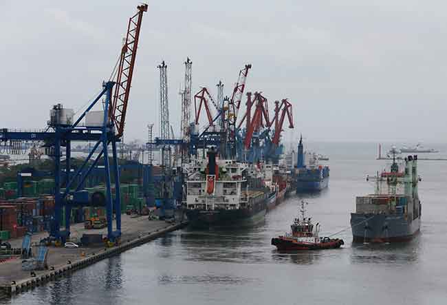 Arus Keluar Barang Impor pelabuhan