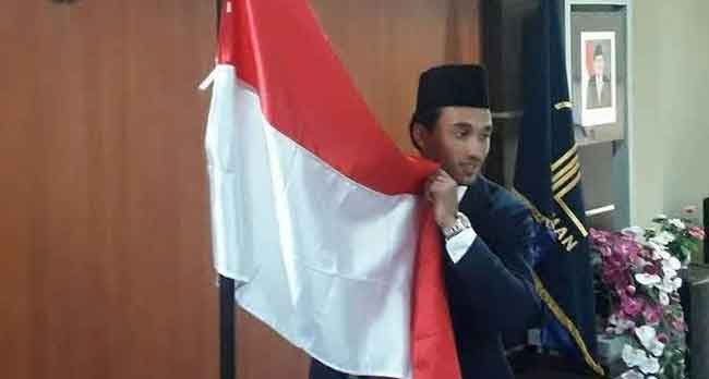 Ezra Walian resmi jadi wni