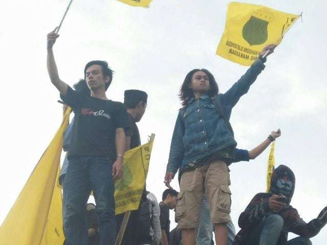 demp di hardiknas mahasiswa