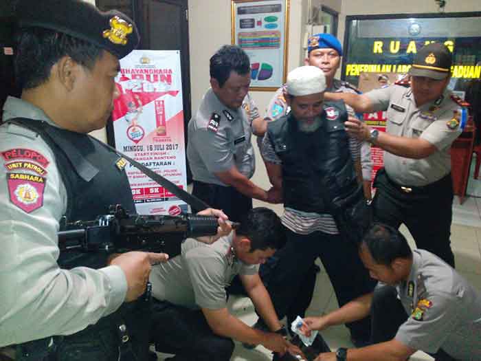 antisipasi serangan teroris polsek
