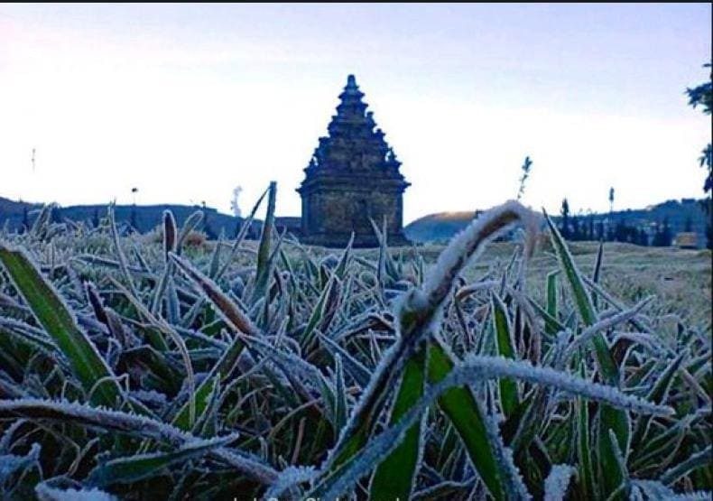es musim dingin dieng banjarnegara