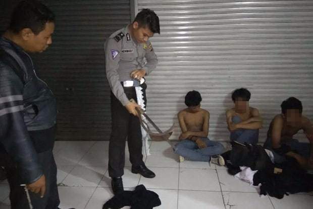 Tawuran Bawa Sajam SMK 4