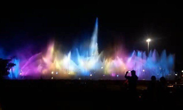 peresmian air mancur menari di monas