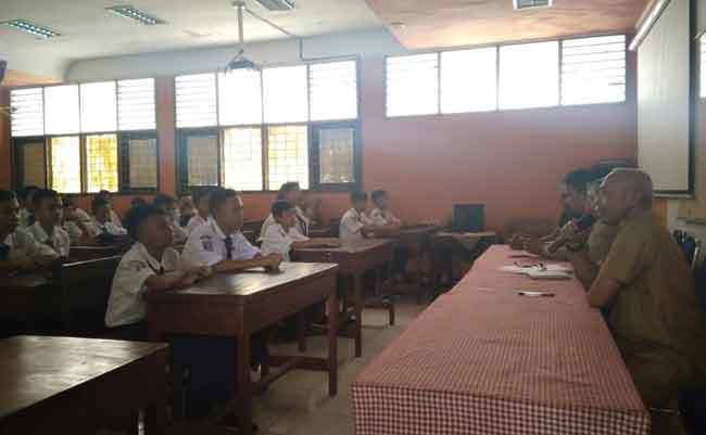 Pembawa Sajam di Sangsi Skors