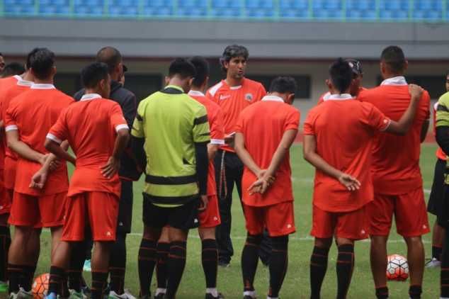 Persija Jakarta melawan Persipura