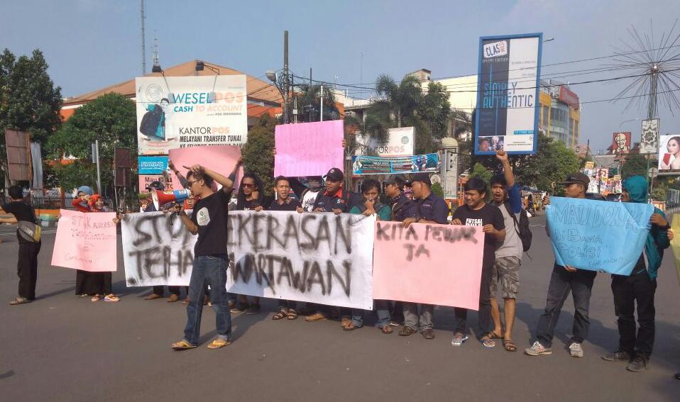 Insiden Kekerasan Polisi, Wartawan Demo di Polres Kota Serang