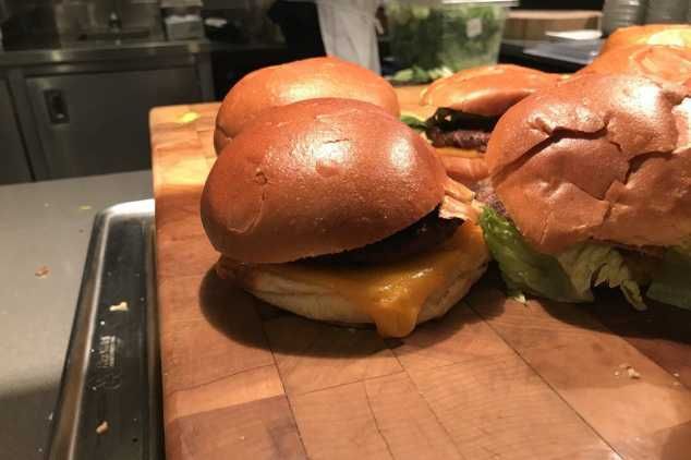 Burger Emoji Android yang Asli