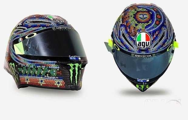 Valentino Rossi Unjuk Helm Terbaru