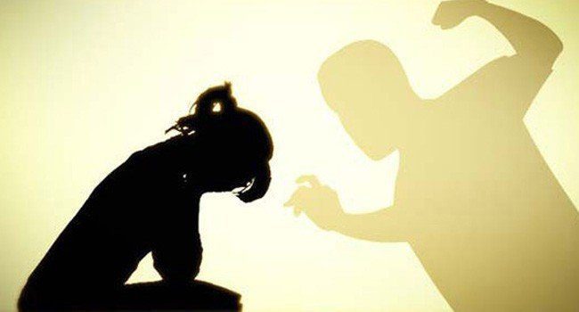 mantan istri pejabat