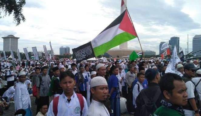 Peserta Aksi Bela Palestina Terus Padati Kawasan Monas