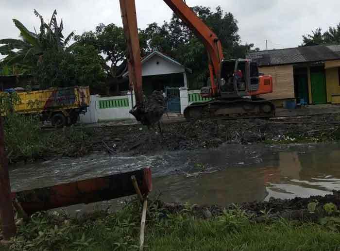 swadaya warga normalisasi kali