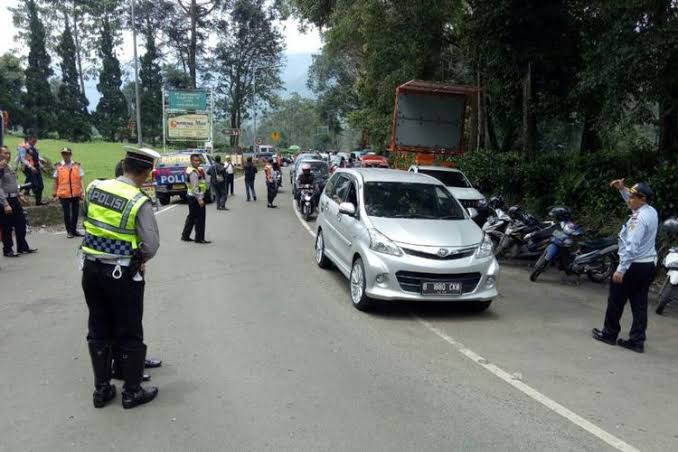 Jalur Puncak dibuka