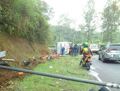 korban kecelakaan emen