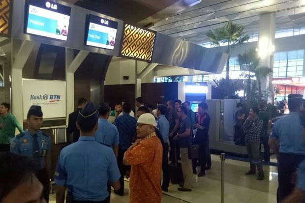 Pistol polisi meletus di bandara