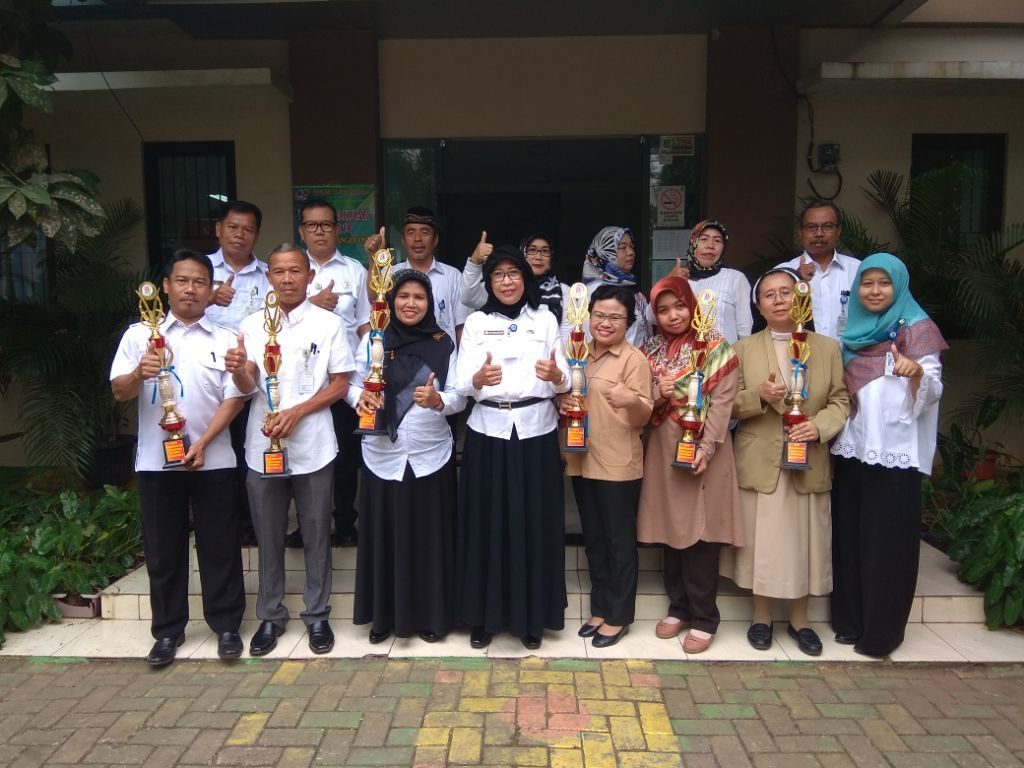 10 SD Karang Tengah Tangerang Boyong Piala Sekolah Sehat 