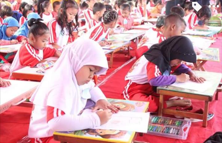 lomba menggambar di Hari Anak Nasional