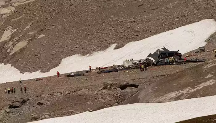 pesawat jatuh di Pegunungan Alpen