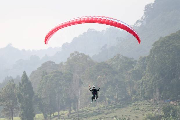 emas cabang paralayang