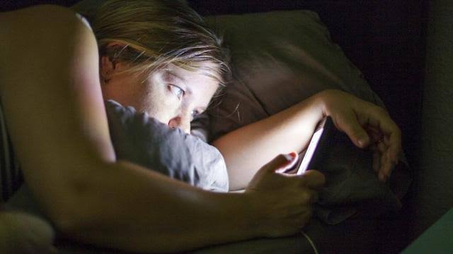 efek cahaya biru smartphone