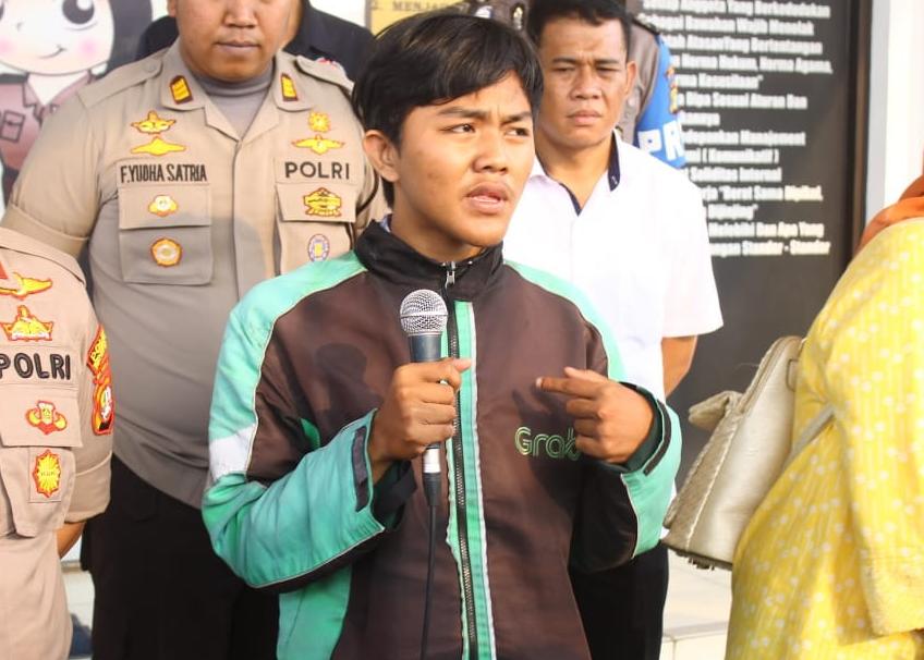 pengendara ojol tangsel