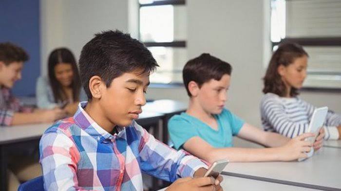 siswa dilarang bawa ponsel di Prancis