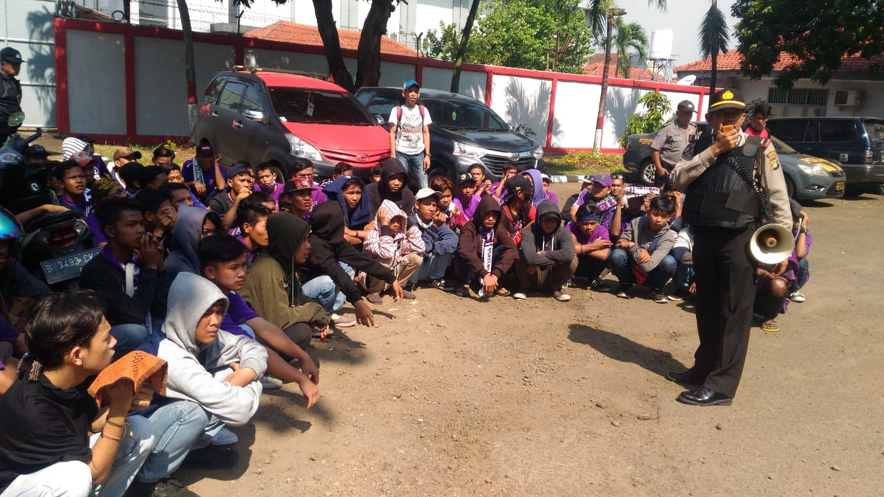 suporter persita tangerang